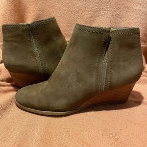 Wedge ankle boot